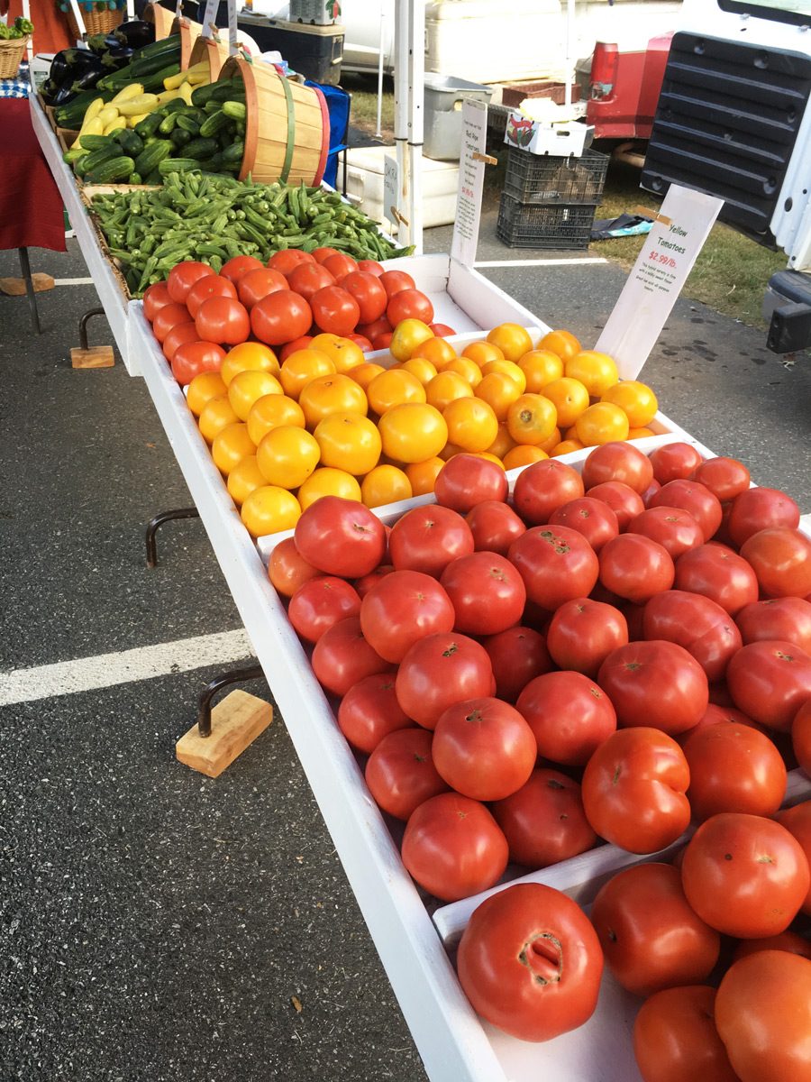 farmers market with tomatoes