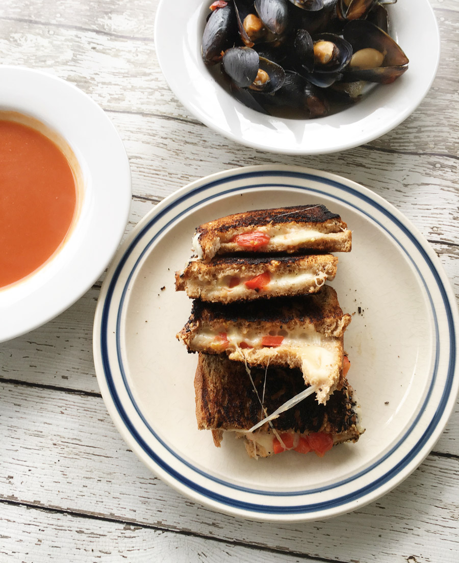 Grilled cheese with mussels