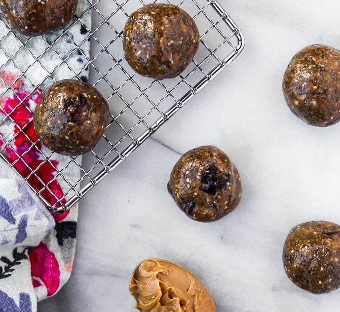 Vegan energy bites with oats, peanut butter and dried cherries | Bucket List Tummy