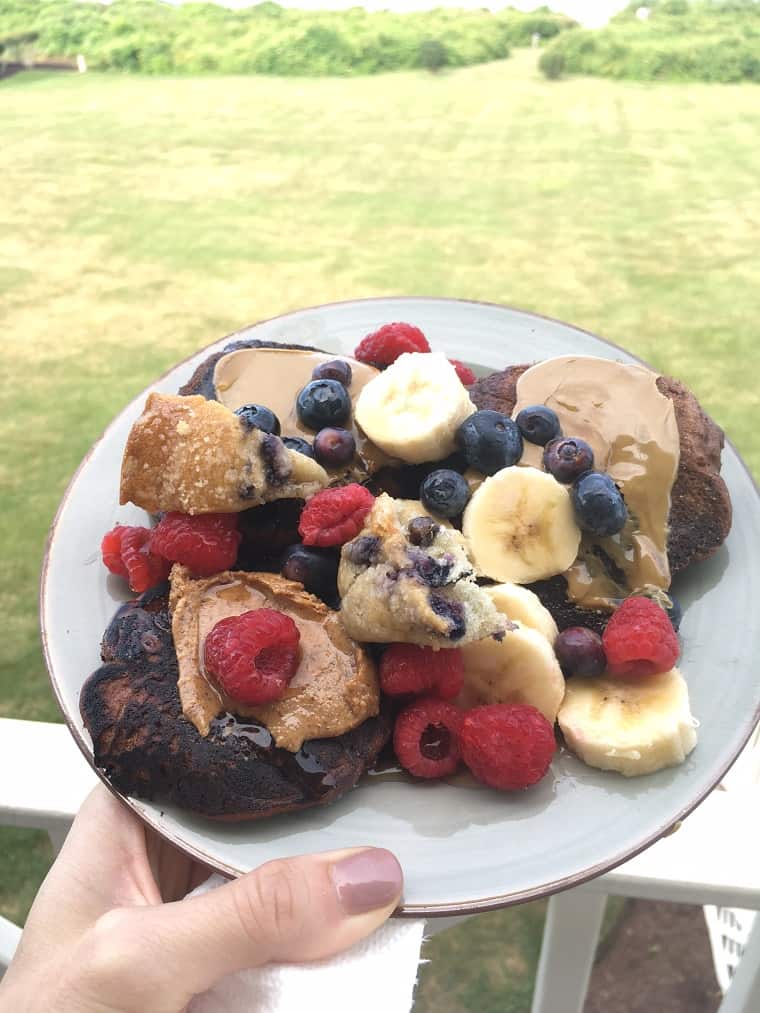 Pancakes with banana, peanut butter and berries