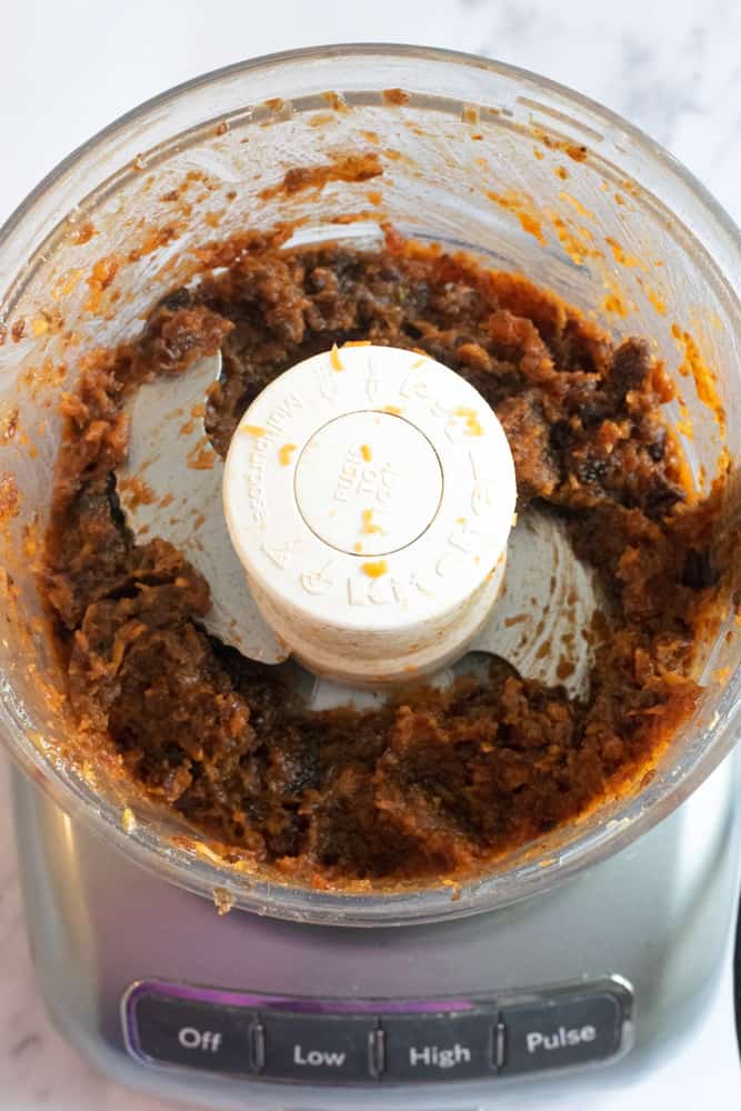food processor with raisin and date puree