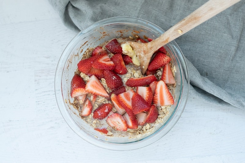 glass bowl with strawberries, oats and banana